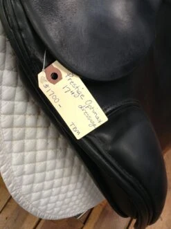 Prestige Dressage Saddle - 17" -For the Horse Store IMG 3962