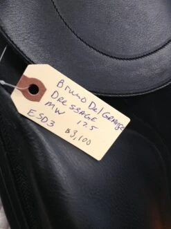 Bruno Delgrange Dressage Saddle - 18" 17 Bruno Delgrange Dressage Saddle - 18" -For the Horse Store IMG 4343