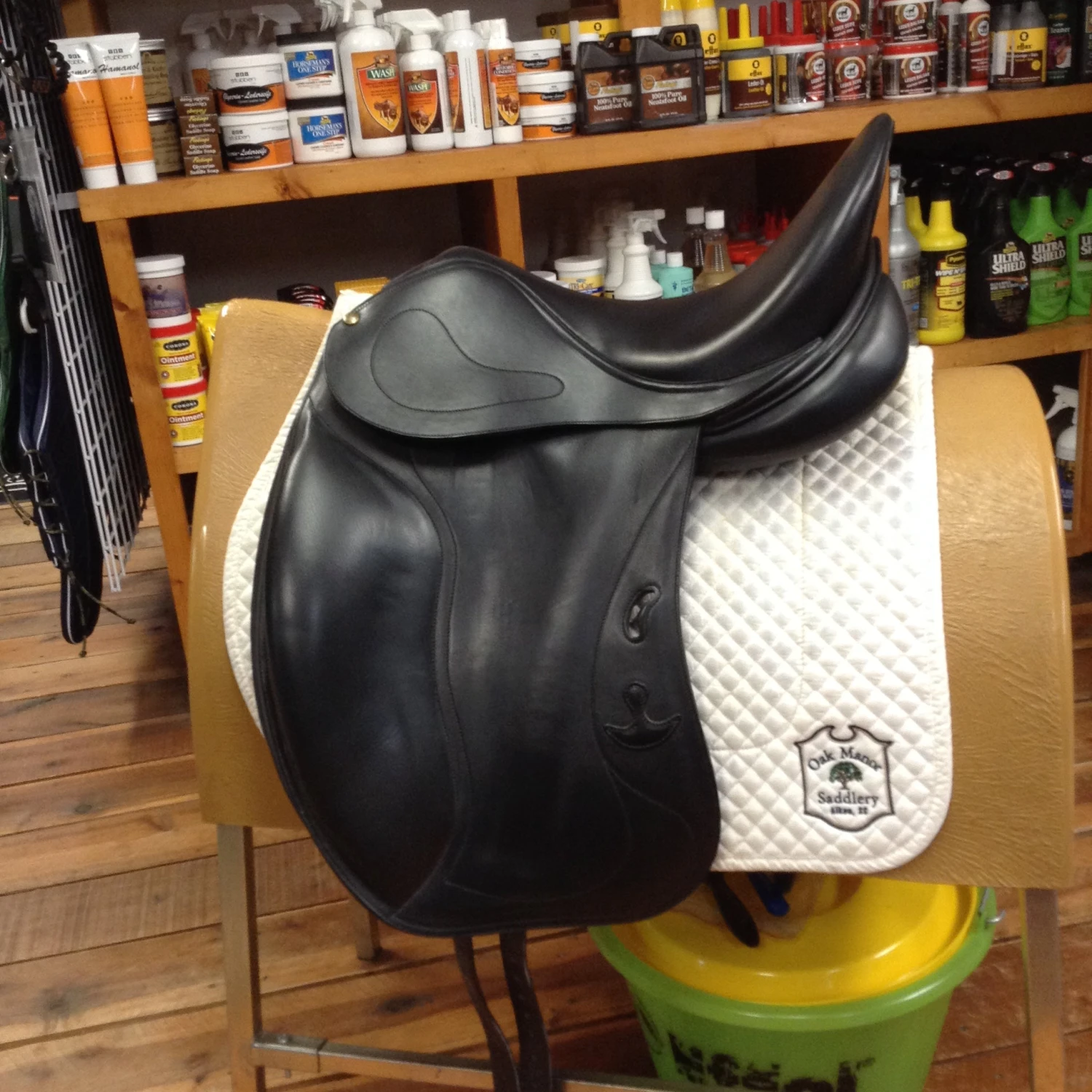 Bruno Delgrange Dressage Saddle - 18" 3 Bruno Delgrange Dressage Saddle - 18"