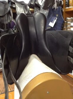 Equipe EK-26 Monoflap Jump Saddle- 17.5" -For the Horse Store IMG 4510