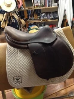 SOLD - Voltaire Palm Beach Jump Saddle 2017 - 17" -For the Horse Store IMG 4628