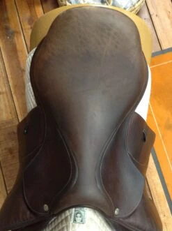 SOLD - Voltaire Palm Beach Jump Saddle 2017 - 17" -For the Horse Store IMG 4630