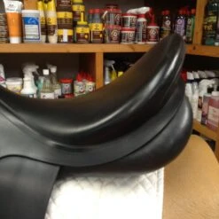 Prestige Dressage Saddle - 18" -For the Horse Store IMG 4785