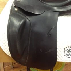 Prestige Dressage Saddle - 18" -For the Horse Store IMG 4786