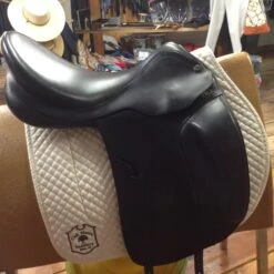Prestige Dressage Saddle - 18" -For the Horse Store IMG 4790