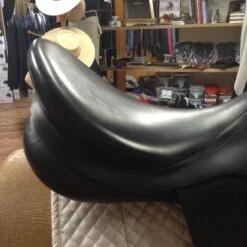 Prestige Dressage Saddle - 18" -For the Horse Store IMG 4792