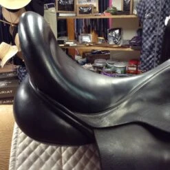Cardanel Dressage Saddle - 17.5" 27 Cardanel Dressage Saddle - 17.5" -For the Horse Store IMG 5048
