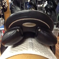 Stubben D Euphoria Dressage Saddle - 17" 30 Stubben D Euphoria Dressage Saddle - 17" -For the Horse Store IMG 5100