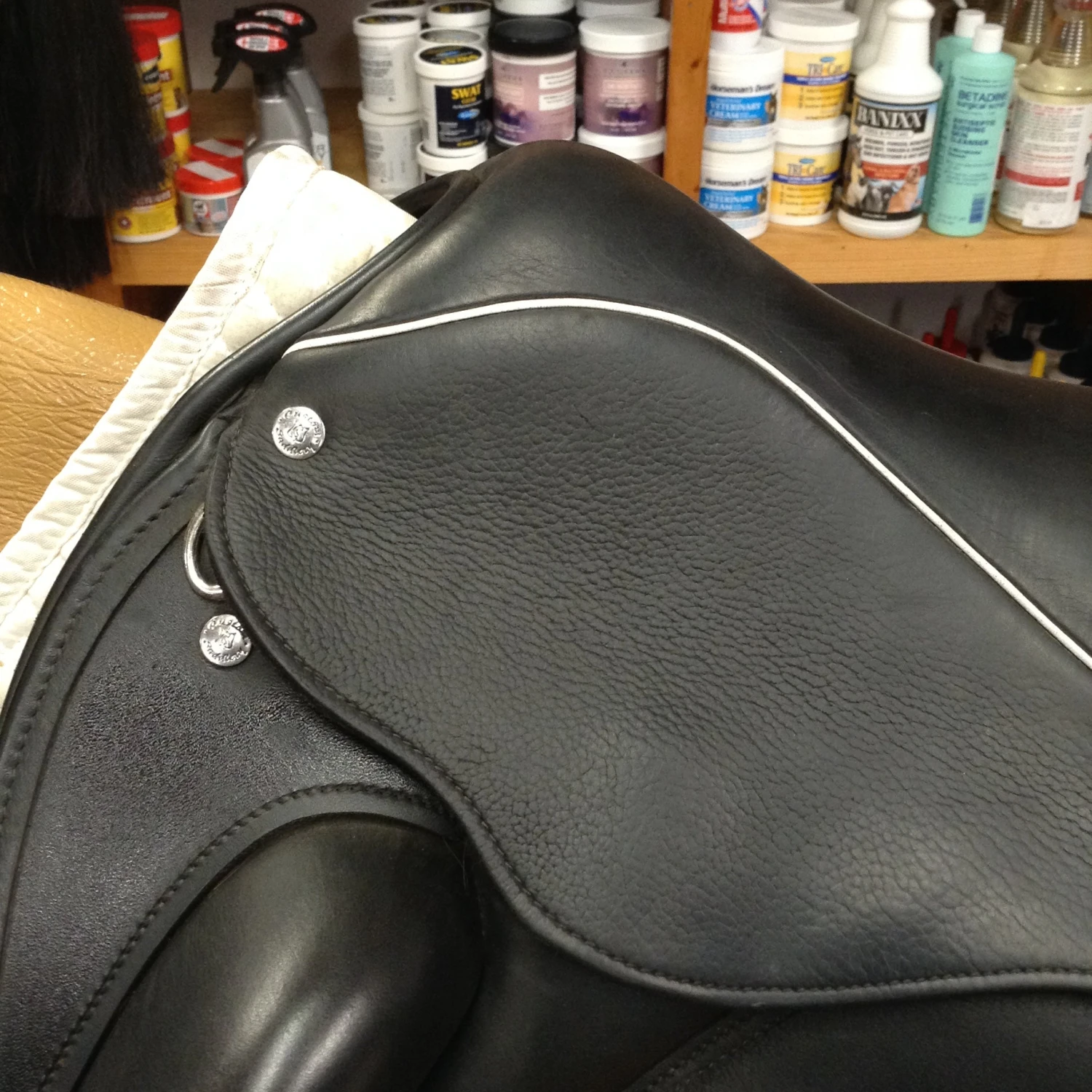 SOLD - Custom Saddlery Wolfgang Solo Dressage Saddle - 18" 4 SOLD - Custom Saddlery Wolfgang Solo Dressage Saddle - 18" - Image 2