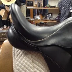 SOLD - Custom Saddlery Wolfgang Solo Dressage Saddle - 18" 27 SOLD - Custom Saddlery Wolfgang Solo Dressage Saddle - 18" -For the Horse Store IMG 5145