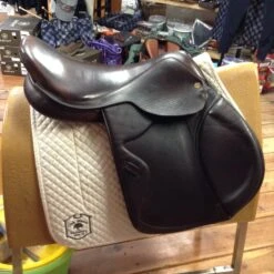 SOLD M Toulouse Premia Jump Saddle - 18" 25 SOLD M Toulouse Premia Jump Saddle - 18" -For the Horse Store IMG 5161